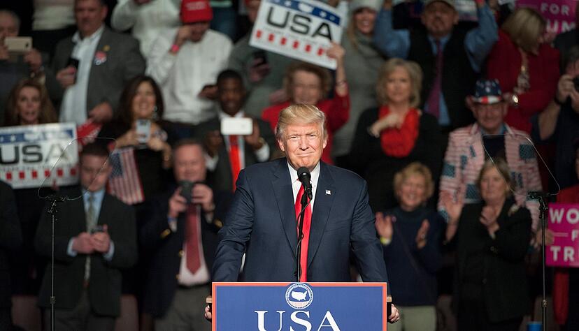 Donald Trump zog nach der Pr&auml;sidentenwahl im Jahr 2016 erstmals in das Wei&szlig;e Haus ein. (Archivbild)