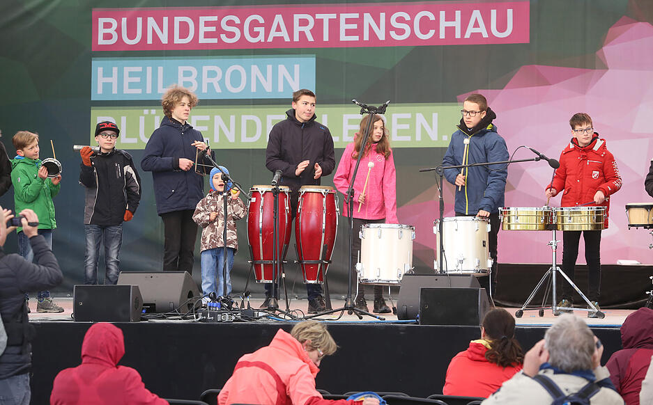 Blasmusik im Regen auf der Buga