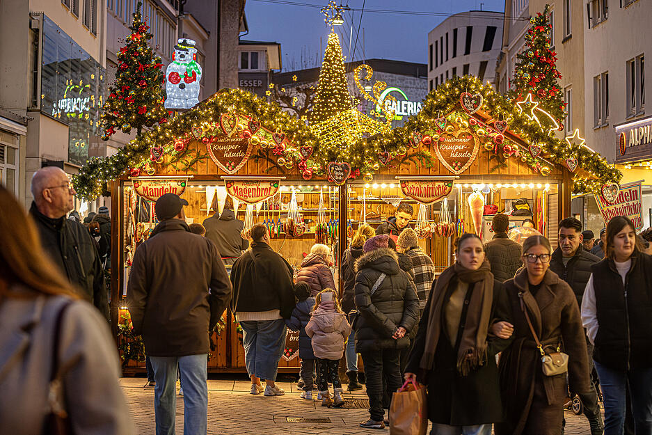 Der Heilbronner Weihnachtsmarkt ist auch am Samstag vor dem dritten Advent gut besucht. Der Heilbronner Weihnachtsmarkt ist auch am Samstag vor dem dritten Advent gut besucht.