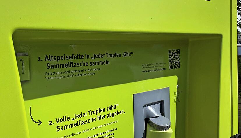 In solche Automaten können die Bürger ihre alten Speiseöle und Speisefette stecken. Die grünen Dosen kommen voll hinein und leer wieder heraus. In solche Automaten können die Bürger ihre alten Speiseöle und Speisefette stecken. Die grünen Dosen kommen voll hinein und leer wieder heraus.