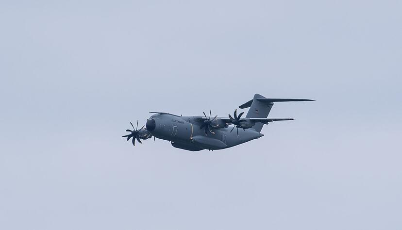 Ein vierter Airbus A400M der deutschen Luftwaffe holt weitere Passagiere in Israel ab (Archivbild). Ein vierter Airbus A400M der deutschen Luftwaffe holt weitere Passagiere in Israel ab (Archivbild).