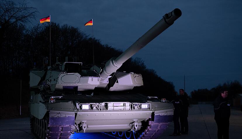Der Leopard 2 A8 bei der ersten öffentlichen Präsentation Ende November (Archiv)