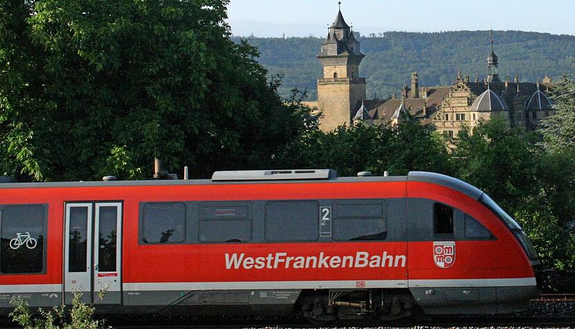 Die Westfrankenbahn fährt den normalen Zugverkehr: mit Dieselloks. Eine durchgängige Elektrifizierung wäre für Stadtbahn oder Güterverkehr relevant.
Foto: privat