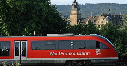 Die Westfrankenbahn fährt den normalen Zugverkehr: mit Dieselloks. Eine durchgängige Elektrifizierung wäre für Stadtbahn oder Güterverkehr relevant.
Foto: privat