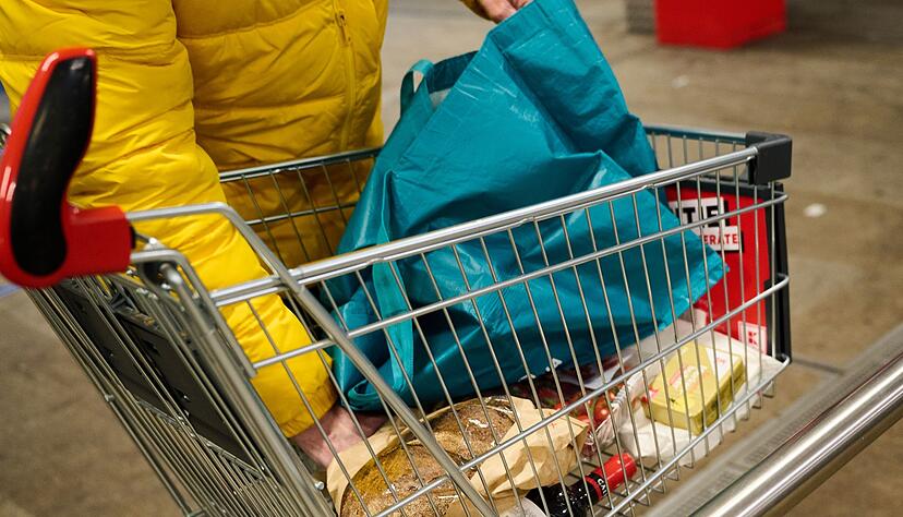 Die gestiegenen&nbsp;Preise f&uuml;r Lebensmittel, Energie und Co. bringen in Deutschland etwa jeden Neunten in existenzielle N&ouml;te. Das hat eine Umfrage im Auftrag der Postbank ergeben.