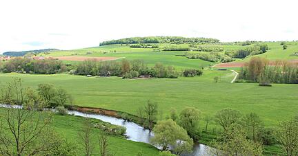 Landschaftlich reizvoll: das Hohenloher Jagsttal mit breiten Auen zwischen Gommersdorf und Krautheim.
Foto: Archiv/Ludwig