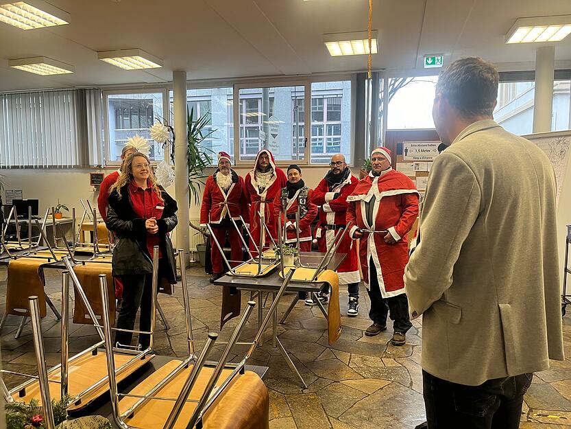 Und sie verfolgen eine Mission. Und sie verfolgen eine Mission.