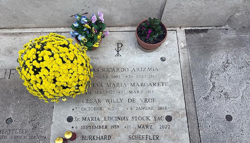 Die Urne ist auf dem Friedhof Campo Santo Teutonico bestattet. Die Urne ist auf dem Friedhof Campo Santo Teutonico bestattet.
