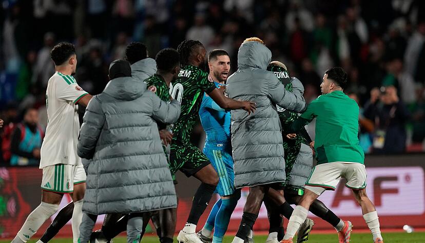 Der afrikanische Fu&szlig;ball-Verband untersucht Vorf&auml;lle nach dem Spiel Algerien gegen Nigeria.
