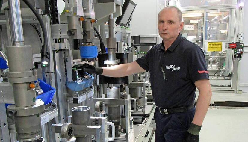 Ein Mitarbeiter des Stammwerks von Weber-Hydraulik in G&uuml;glingen. Das Unternehmen kommt bei seiner Restrukturierung voran.
Foto: Weber-Hydraulik