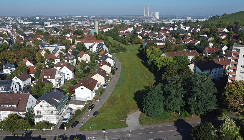 Die Friedrich-Ebert-Trasse war ursprünglich für eine Umgehungsstraße freigelassen worden. Wegen der Wohnungsnot hat die Stadt Ende 2022 hier einen Bebauungsplan auf den Weg gebracht. Die Friedrich-Ebert-Trasse war ursprünglich für eine Umgehungsstraße freigelassen worden. Wegen der Wohnungsnot hat die Stadt Ende 2022 hier einen Bebauungsplan auf den Weg gebracht.