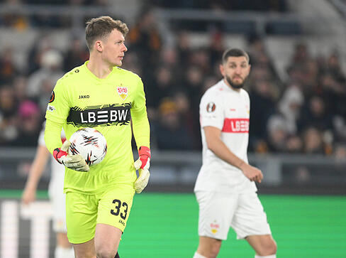 Alexander N&uuml;bel: Am 0:1 noch dran, aber wenig Chancen, den Ball zu halten aus der Distanz bei dem Abschluss. Kurz darauf gut pariert und so das zweite Tor zun&auml;chst verhindert. In der Nachspielzeit war er erneut chancenlos. Hielt sonst, was er halten konnte. Note: 3,5