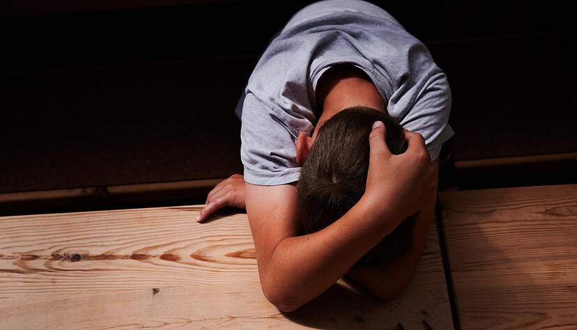 Wenn sich Jugendliche von der Gesellschaft ausgeschlossen fühlen, kann das lebenslange, negative Folgen nach sich ziehen. Wenn sich Jugendliche von der Gesellschaft ausgeschlossen fühlen, kann das lebenslange, negative Folgen nach sich ziehen.