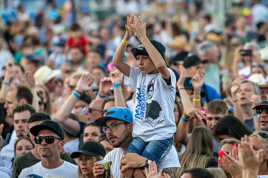 Rund 2500 Besucher feiern am Samstag das Dahoim Feschd in Brackenheim.