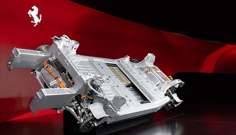 E-Auto im Zeichen des &laquo;Cavallino Rampante&raquo;: Hier sehen wir die Grundlage f&uuml;r Ferraris erstes vollelektisches Fahrzeug.
