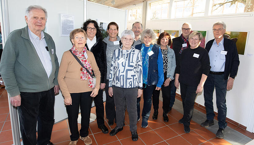 Alle ausstellenden Heimatreporter auf einen Blick: Wolfgang Kynast, Elektra Domesle, Heide B&ouml;llinger, Tanja Blind (hinten), Egon Gro&szlig; (hinten), Anneliese Schmidt (vorne), Uschi Dugulin, Sigrid Schlottke, Martin Butz (hinten), Elke K&ouml;bernick und Gerd Tiedtke (von links). Bei der Vernissage fehlten nur Jutta Koster und G&uuml;lay Sween.