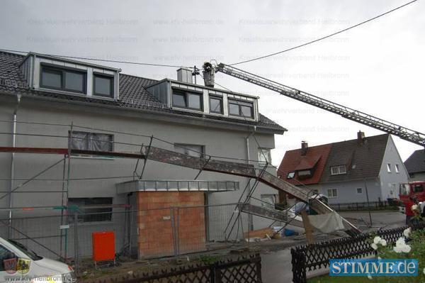 Sturm bläst Gerüst in Bad Wimpfen um Sturm bläst Gerüst in Bad Wimpfen um