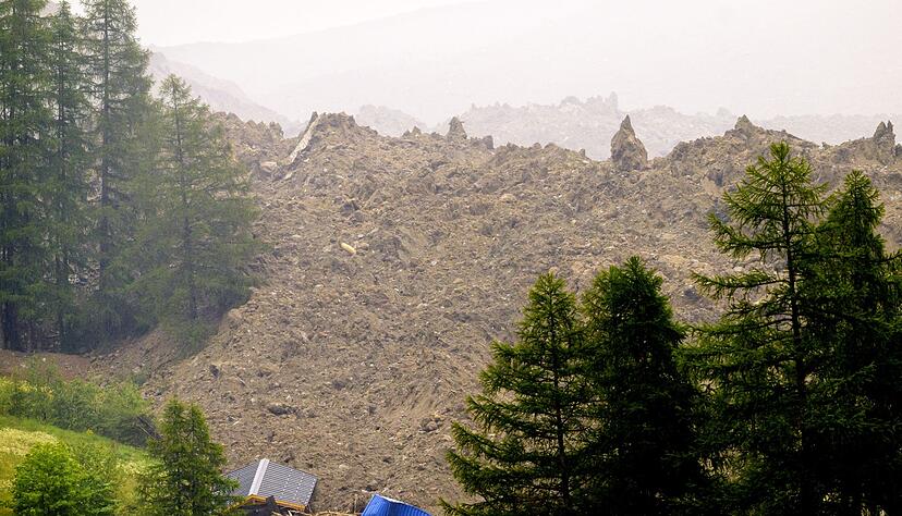 Eis und Geröll haben das Tal erreicht. Eis und Geröll haben das Tal erreicht.