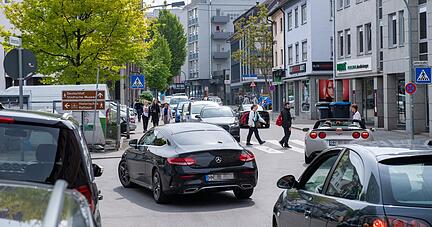In diesem Bereich der Gerberstraße soll eine Durchfahrt Richtung Kaiserstraße künftig nicht mehr möglich sein. So zumindest sieht es ein Beschluss des Bauausschusses vor. Ob und wann die Verwaltung ihn umsetzt, ist nicht klar. Foto: Mario Berger
