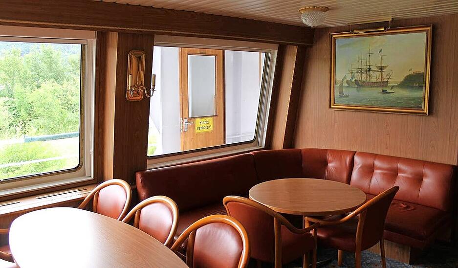 Ein Flusskreuzfahrtschiff wird zur Flüchtlingsunterkunft – Einblicke ins Innere Ein Flusskreuzfahrtschiff wird zur Flüchtlingsunterkunft – Einblicke ins Innere