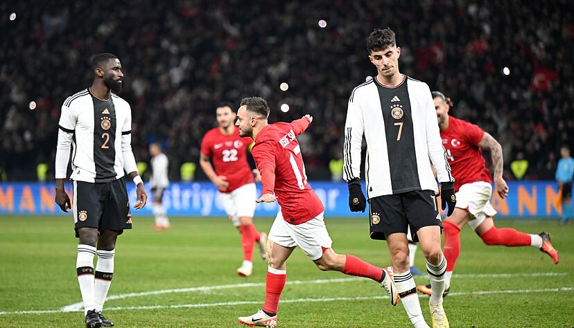 Das DFB-Team musste sich in Berlin der Türkei geschlagen geben. Das DFB-Team musste sich in Berlin der Türkei geschlagen geben.