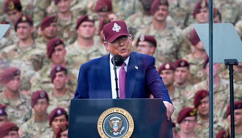 Wenige Tage vor einer großen Militärparade in Washington hat Donald Trump die Stärkung der amerikanischen Streitkräfte beschworen. Wenige Tage vor einer großen Militärparade in Washington hat Donald Trump die Stärkung der amerikanischen Streitkräfte beschworen.