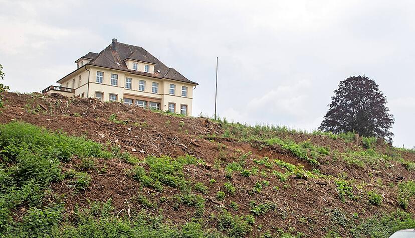 Rund um die Villa Fuchs gibt es keine Ruhe − der Rechtsstreit zwischen Anwohnern und der Diakonie geht weiter. Die Staatsanwaltschaft ermittelt.
Foto: Andreas Veigel Rund um die Villa Fuchs gibt es keine Ruhe − der Rechtsstreit zwischen Anwohnern und der Diakonie geht weiter. Die Staatsanwaltschaft ermittelt.
Foto: Andreas Veigel