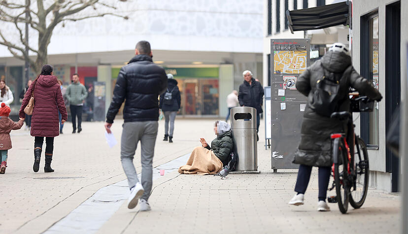 Bettler pr&auml;gen auch das Bild der Heilbronner Innenstadt. CDU-Stadtrat Thomas Aurich fordert nun klare Regeln.