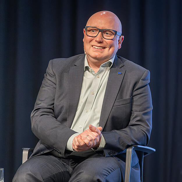 Beim Wahlforum zur B&uuml;rgermeisterwahl diskutieren die Kandidaten vor gro&szlig;em Publikum &uuml;ber ihre Ziele f&uuml;r die Gemeinde.