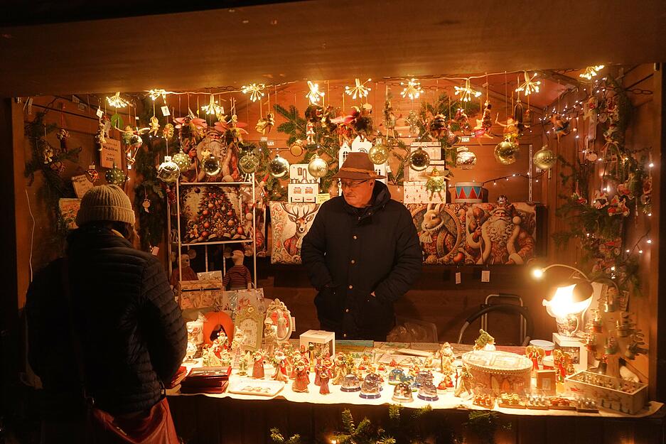 Handgefertigte Deko-Objekte und regionale Produkte locken zahlreiche Besucher an.