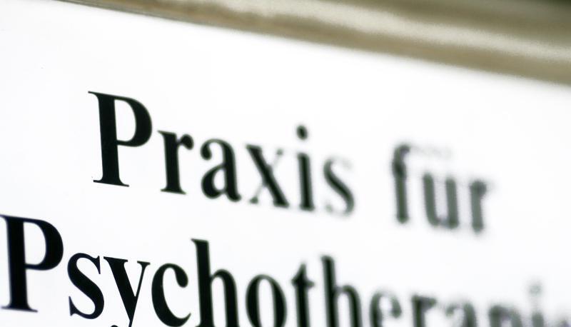 Die Corona-Pandemie schlägt auf die Psyche: Mehr Menschen als sonst suchen den Weg in Psychotherapie-Praxen. Die Corona-Pandemie schlägt auf die Psyche: Mehr Menschen als sonst suchen den Weg in Psychotherapie-Praxen.