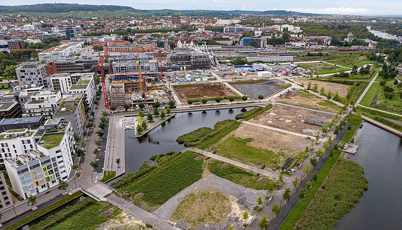 Großbaustelle Neckarbogen: 23 Häuser standen schon zur Bundesgartenschau 2019. 2030 sollen − bis auf Grünflächen und Seen − auch die restlichen Grundstücke bebaut sein. Großbaustelle Neckarbogen: 23 Häuser standen schon zur Bundesgartenschau 2019. 2030 sollen − bis auf Grünflächen und Seen − auch die restlichen Grundstücke bebaut sein.
