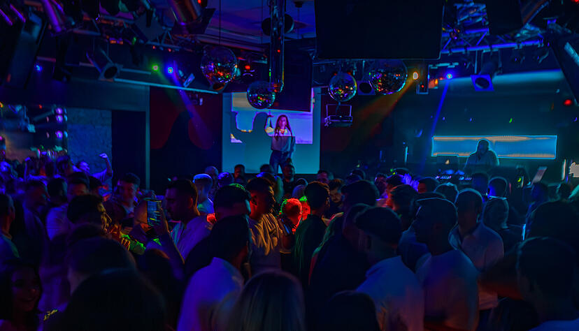 Gute Stimmung herrscht auf und neben der Tanzfläche in der Leingartener Diskothek La Boom.