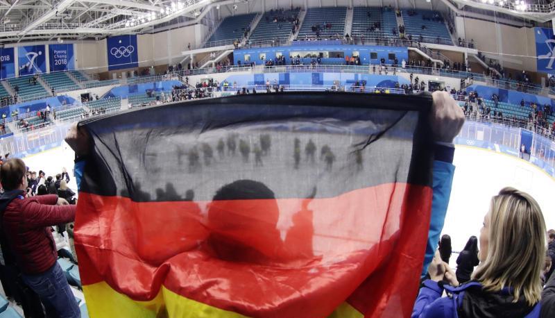 In Deutschland werden die Fans mit dem DEB-Team mitfiebern. Foto: Frank Franklin Ii/AP