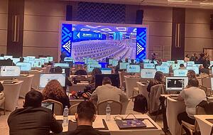 Im Pressezentrum im Hotel neben dem Konferenzzentrum in Samarkand warten Journalisten aus aller Welt vergeblich auf Informationen.
