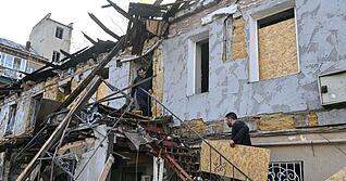 Immer wieder trifft es Wohnh&auml;user in Odessa - hier bei einem russischen Angriff vor wenigen Tagen. (Archivbild)