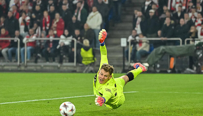 Alexander Nübel: Bei den Gegentoren ohne Chance. Glück beim Pfostenschuss. Sonst war Nübel da, wenn der VfB Stuttgart ihn gebraucht hat, hatte aber auch einen gefährlichen Ausflug. Note: 4