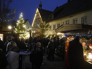 Festliche Bergweihnacht: Lichterglanz und Adventsstimmung herrschte am Wochenende rund um Kirche und Marktplatz in Waldenburg.