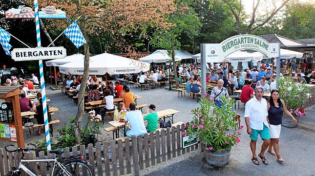 Stilechtes Ambiente zwischen Natur und alten Gebäuden: Saline-Biergarten in Bad Friedrichshall.