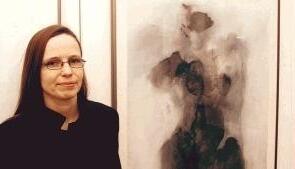 Susanne Kubin ist die erste Künstlerin, die in der Galerie im Rathaus Eppingen ausstellt. Die Kabinette sind ideal für bis zu 25 Arbeiten.Foto: Andreas Sommer Susanne Kubin ist die erste Künstlerin, die in der Galerie im Rathaus Eppingen ausstellt. Die Kabinette sind ideal für bis zu 25 Arbeiten.Foto: Andreas Sommer