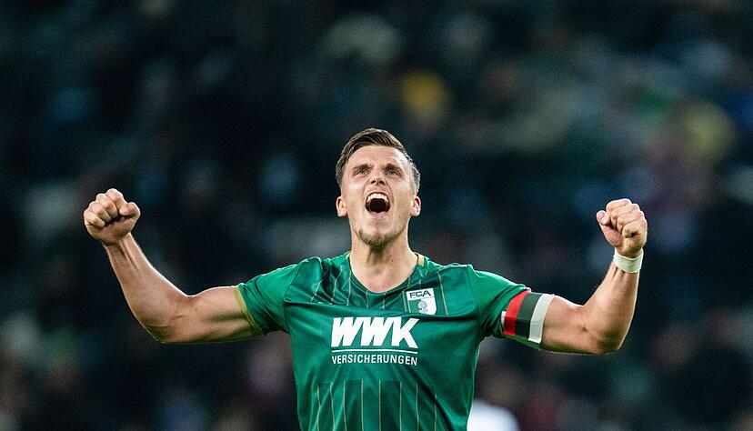 Nach zwei Jahren beim FC Augsburg wechselt Ermedin Demirovic zur kommenden Saison zum VfB Stuttgart. Nach zwei Jahren beim FC Augsburg wechselt Ermedin Demirovic zur kommenden Saison zum VfB Stuttgart.