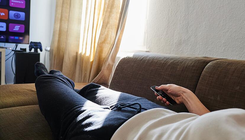 Endlich einfach zu Hause bleiben k&ouml;nnen - und nicht denken m&uuml;ssen, drau&szlig;en verpasst man etwas. Auch das ist toll am Herbst. (Symbolbild)