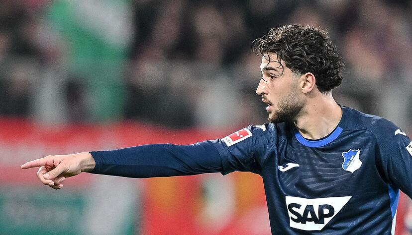 Mittelfeldspieler Leon Avdullahu bleibt langfristig bei der TSG Hoffenheim. (Archivbild)