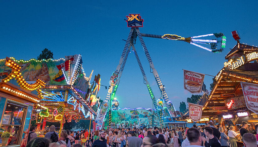 Der Vergnügungspark auf dem Wimpfener Talmarkt-Gelände hat am Samstag von 12 bis 2 Uhr geöffnet. Der Vergnügungspark auf dem Wimpfener Talmarkt-Gelände hat am Samstag von 12 bis 2 Uhr geöffnet.