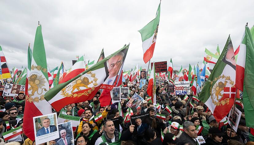 Eine Demonstration gegen Irans Führung in München sorgt für Spannungen. (Archivbild) Eine Demonstration gegen Irans Führung in München sorgt für Spannungen. (Archivbild)