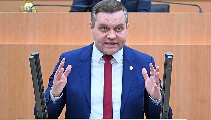 Anton Baron, (AfD), Fraktionsvorsitzender der AfD im Landtag von Baden-W&uuml;rttemberg, spricht bei einer Landtagssitzung.