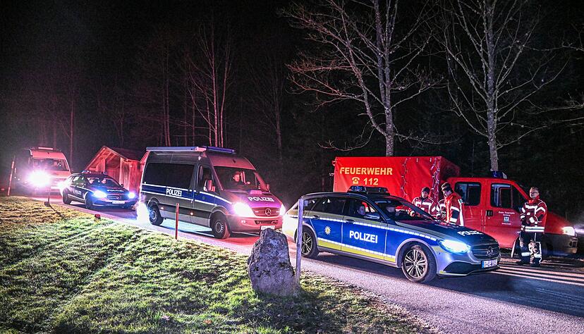 Neben Rettungskräften von Feuerwehr und Polizei waren auch 200 freiwillige Helfer an der Suche beteiligt.