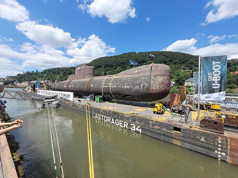 Noch legt das U-Boot seinen Weg auf dem Wasser zurück. Durch den Kraichgau muss die U17 dann per Schwertransport über Bahngleise und die Autobahn.