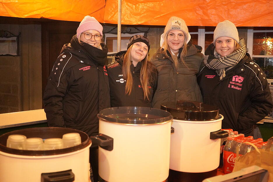 Neuensteiner Stadtweihnacht mit Posaunenchor und Handwerkskunst Neuensteiner Stadtweihnacht mit Posaunenchor und Handwerkskunst