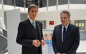 Oliver Lenzen, Rektor der Hochschule Heilbronn (links) , und Gerold Heizmann, Dekan der Fakultät Management und Vertrieb (MV) in Schwäbisch Hall.
Foto: HHN